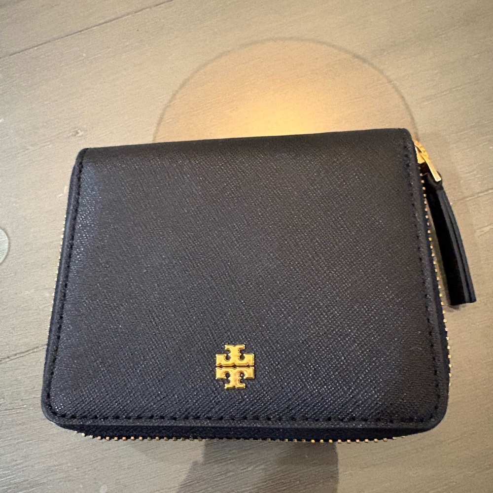 Tory Burch zip wallet
